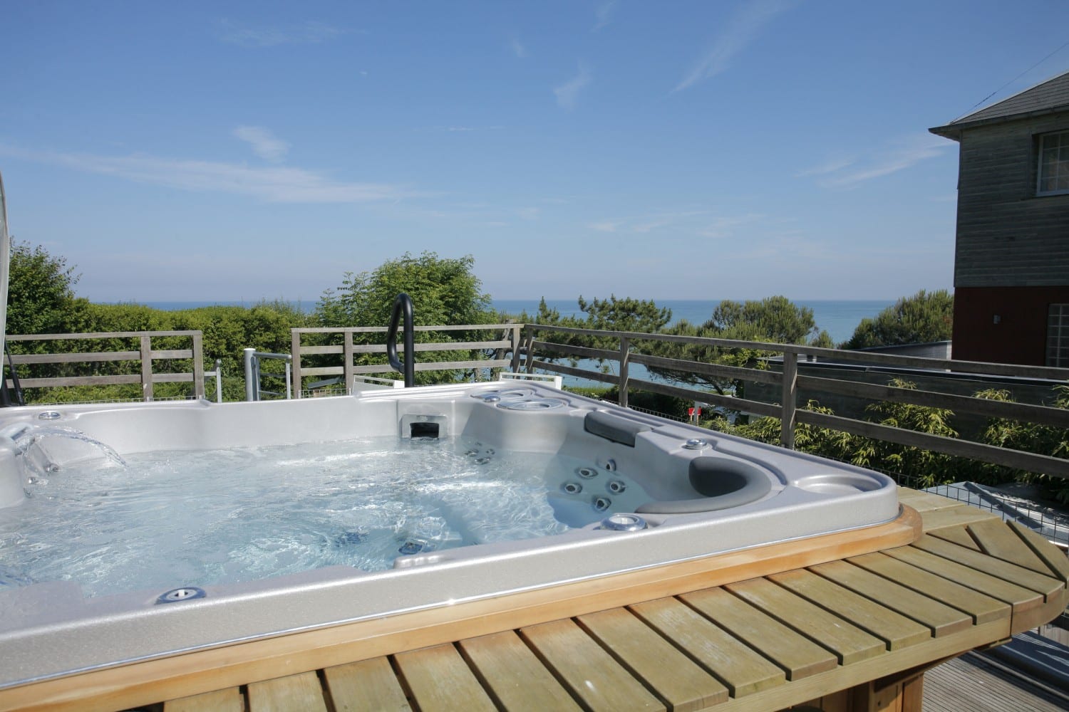 Outdoor Jacuzzi Spa In Bay Of Somme Le Cise